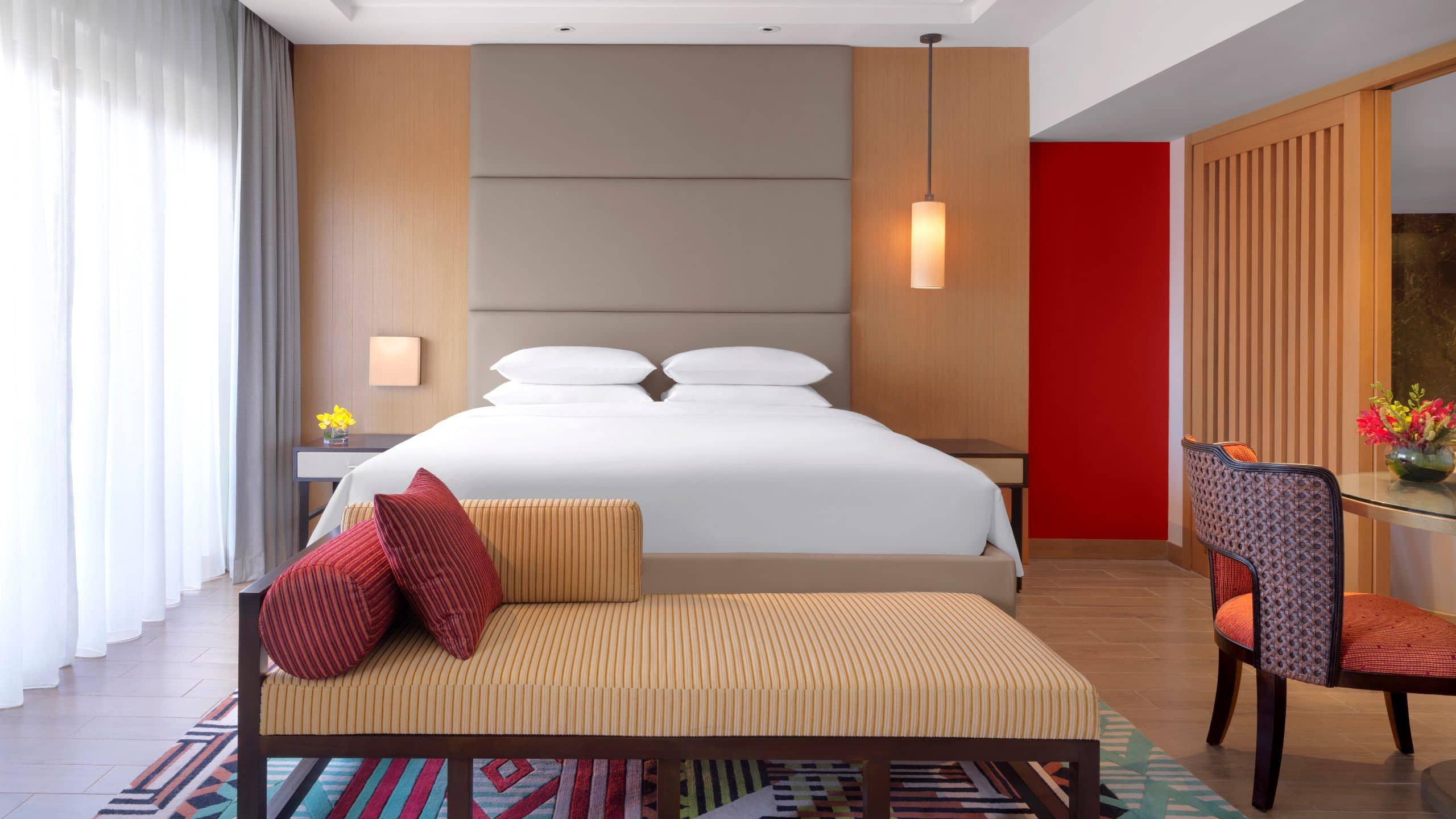 Hyatt Regency Kuantan Resort Esterno foto A bedroom at the hotel