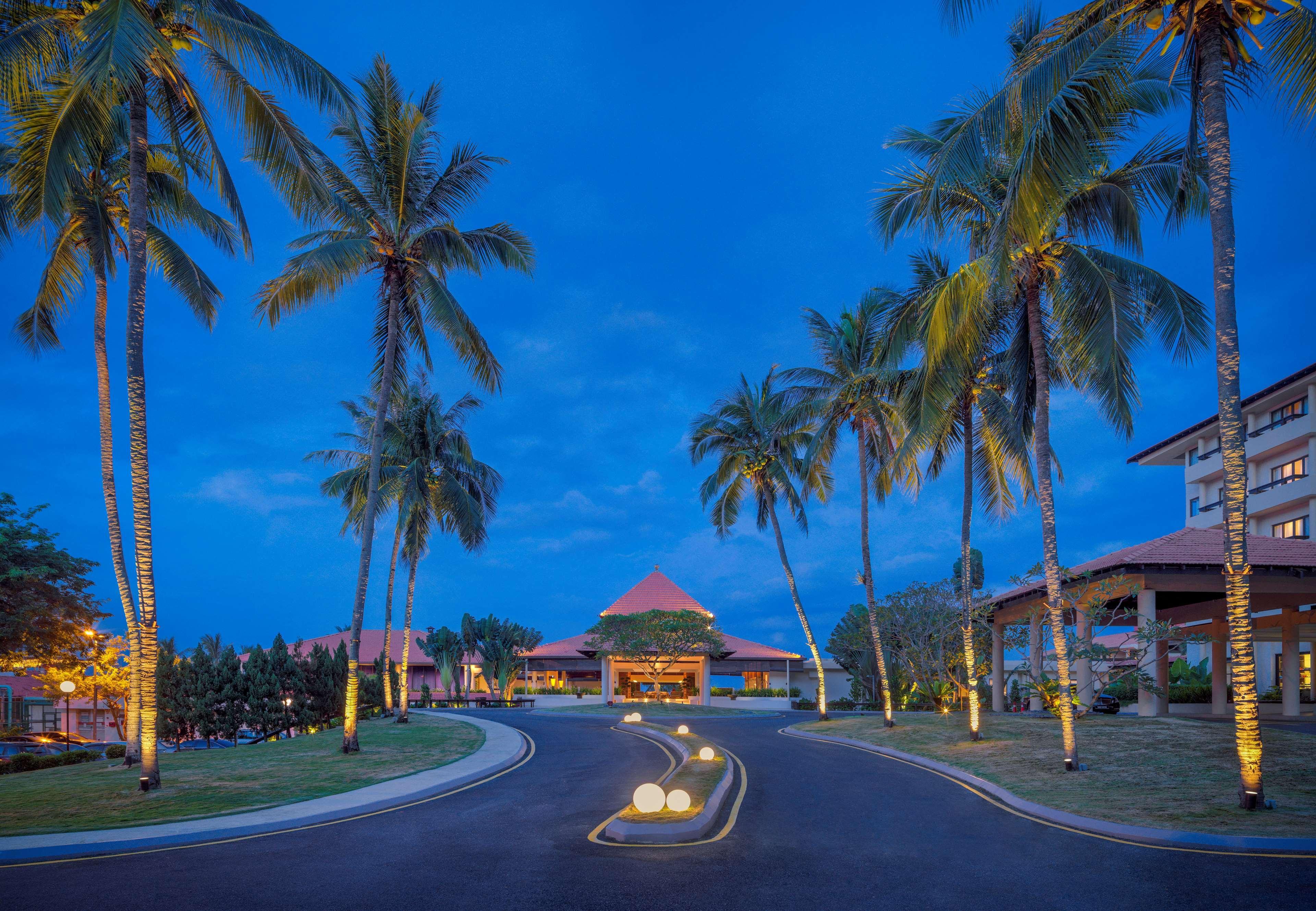Hyatt Regency Kuantan Resort Esterno foto The Royal Paradise Hotel and Spa