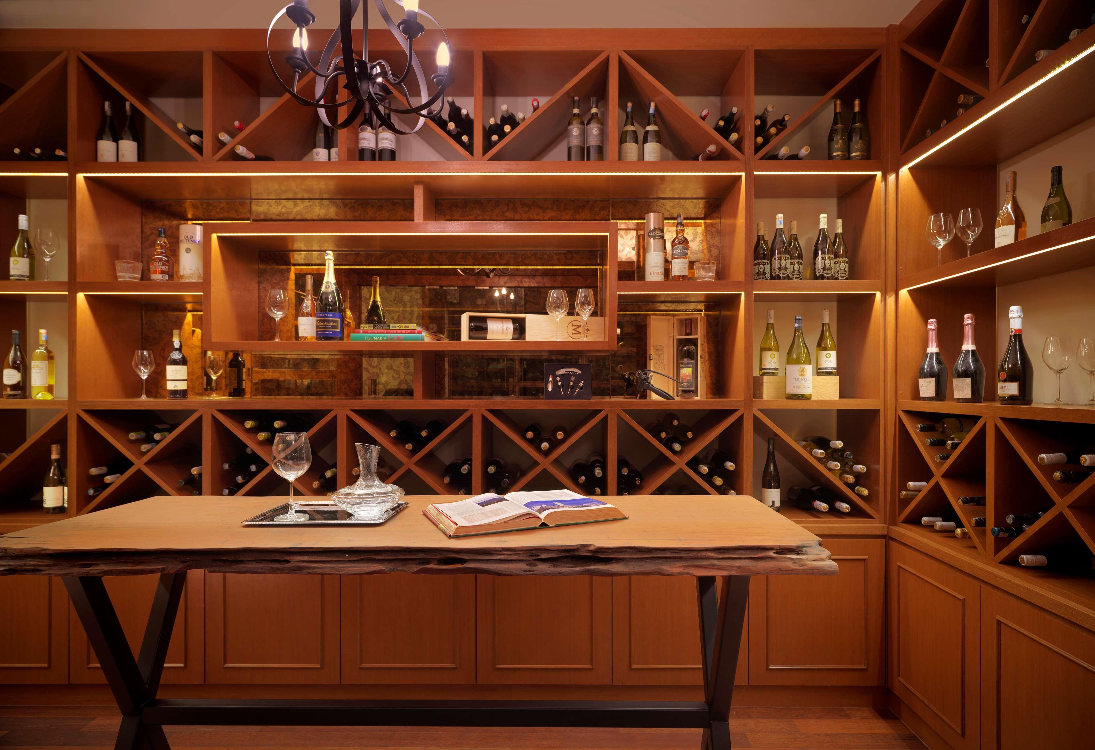 Hyatt Regency Kuantan Resort Esterno foto Wine cellar