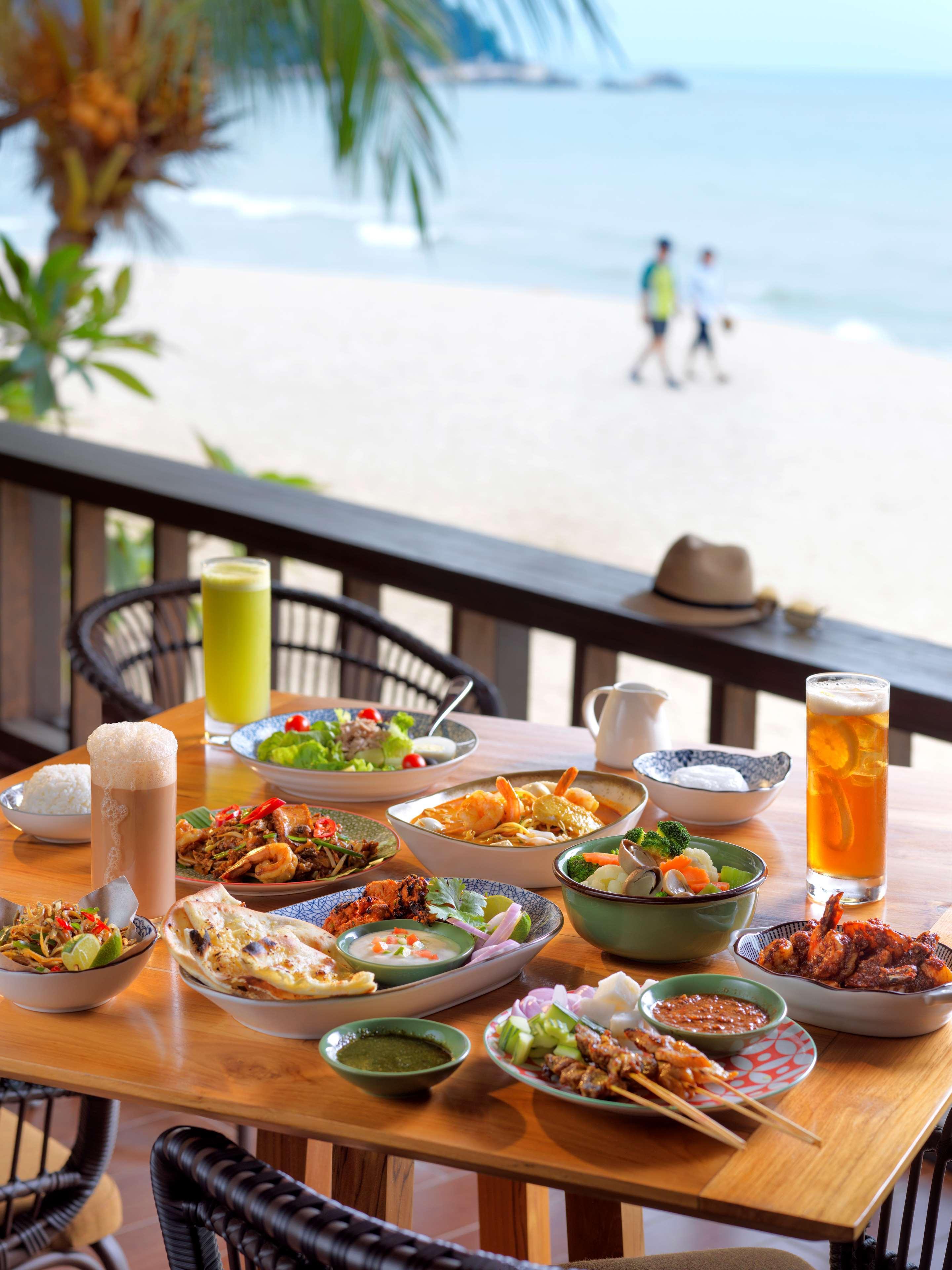Hyatt Regency Kuantan Resort Esterno foto A selection of Thai cuisine