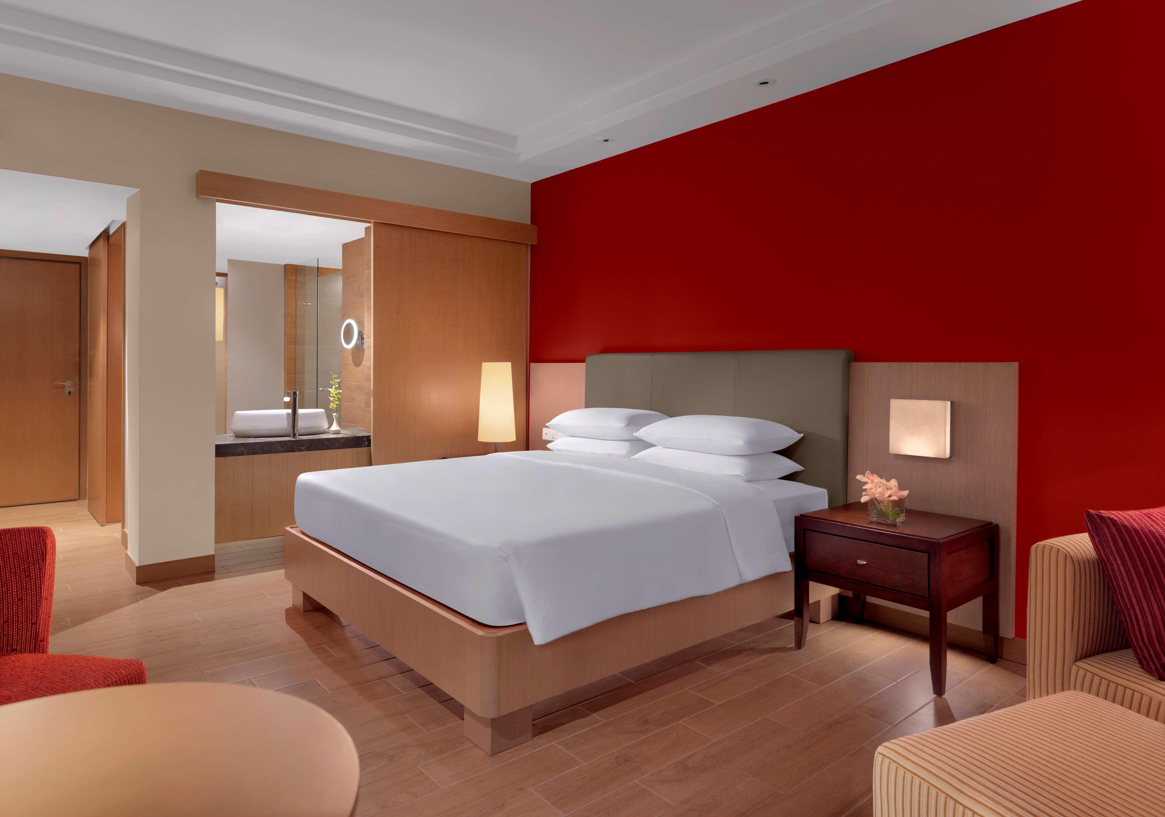 Hyatt Regency Kuantan Resort Esterno foto A room at the hotel