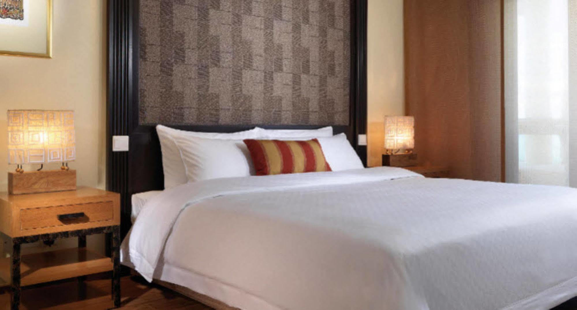 Hyatt Regency Kuantan Resort Esterno foto A bed with a headboard