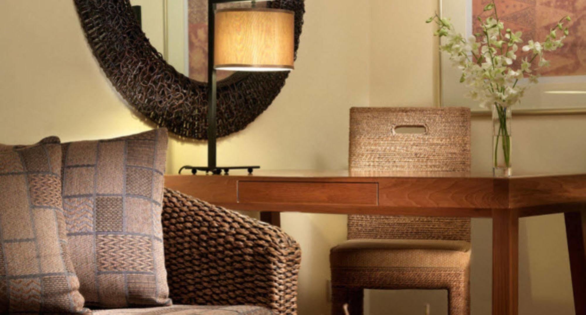 Hyatt Regency Kuantan Resort Esterno foto A table lamp