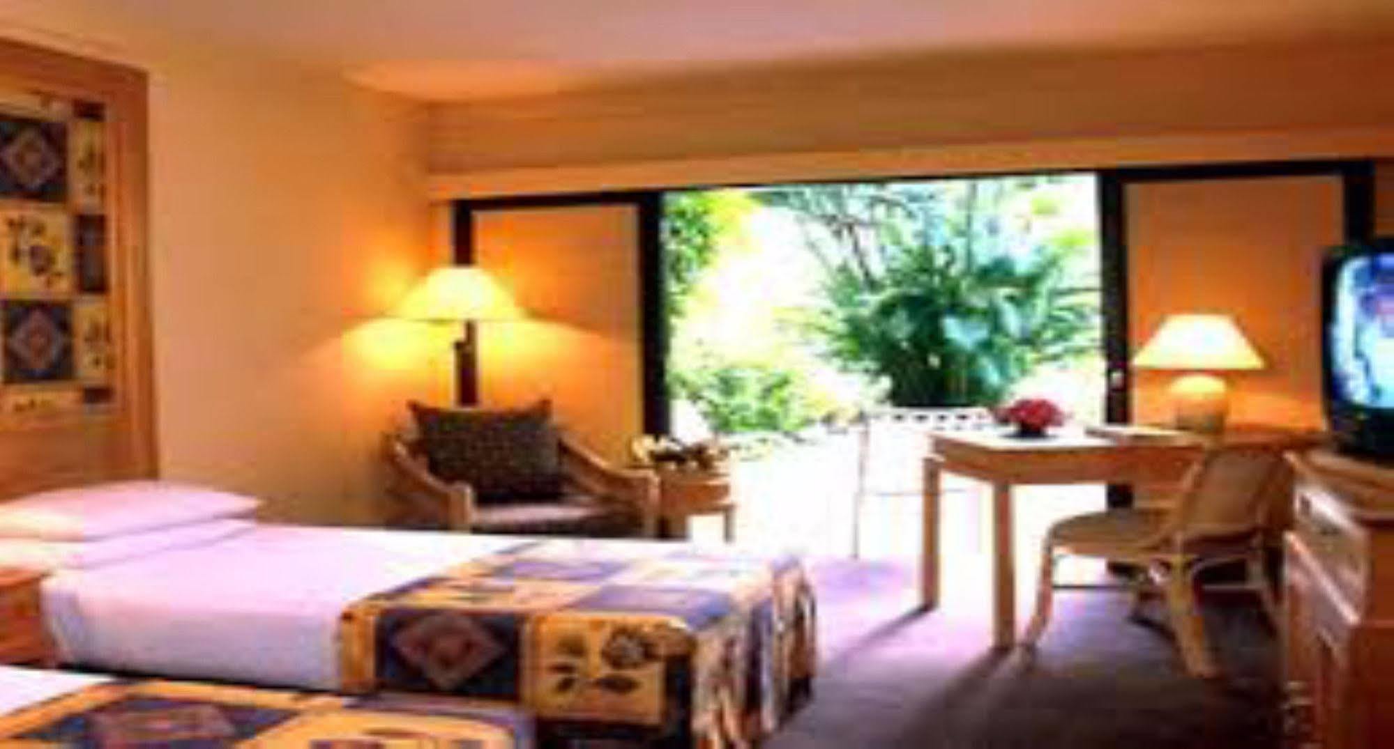 Hyatt Regency Kuantan Resort Esterno foto A room at the hotel