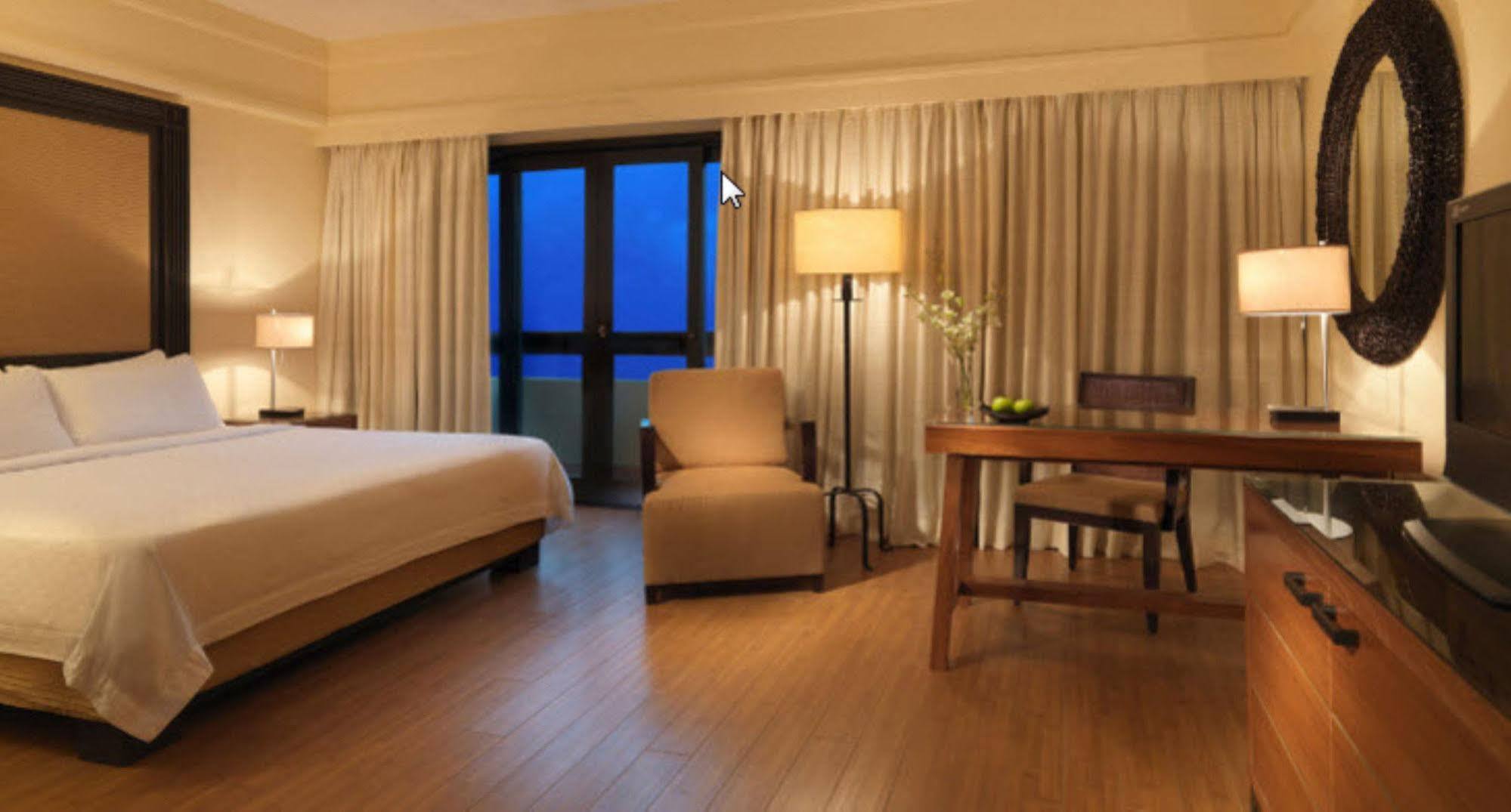 Hyatt Regency Kuantan Resort Esterno foto A room at the hotel