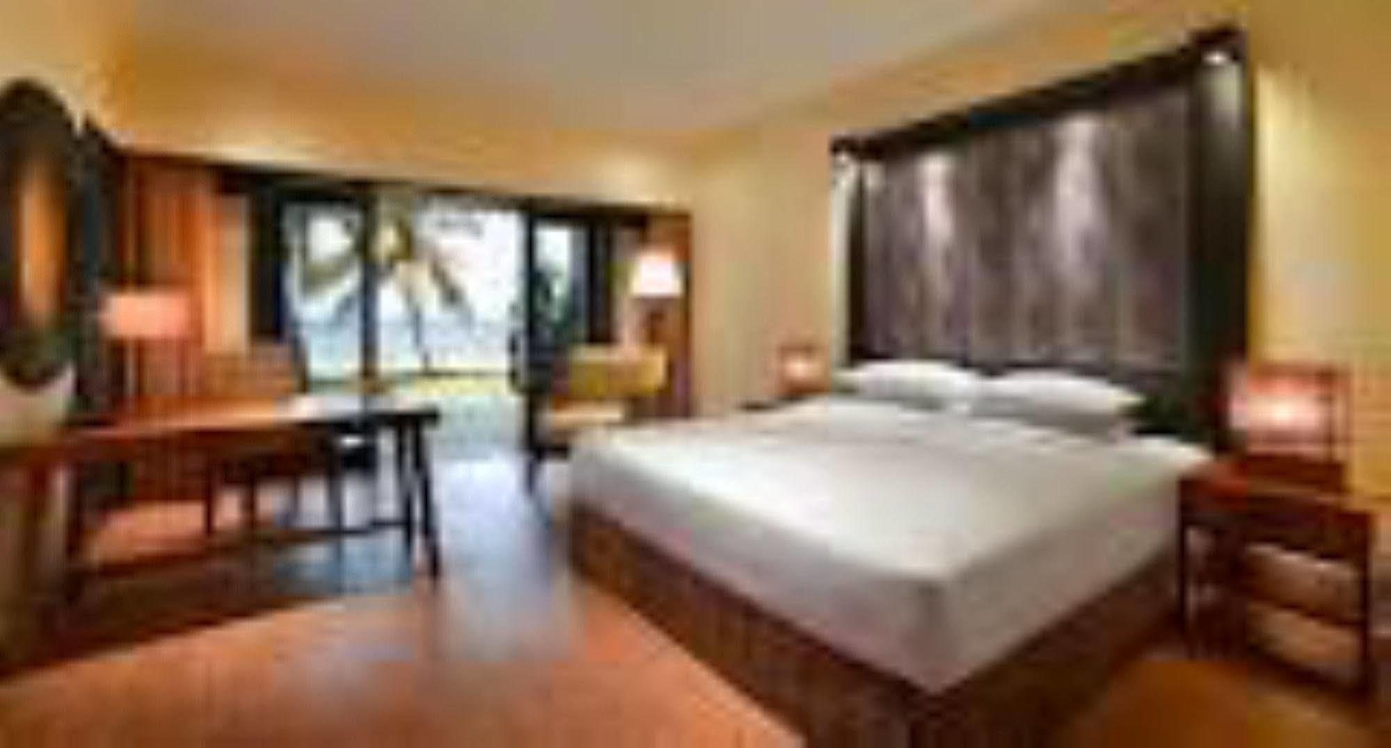 Hyatt Regency Kuantan Resort Esterno foto A room at the hotel